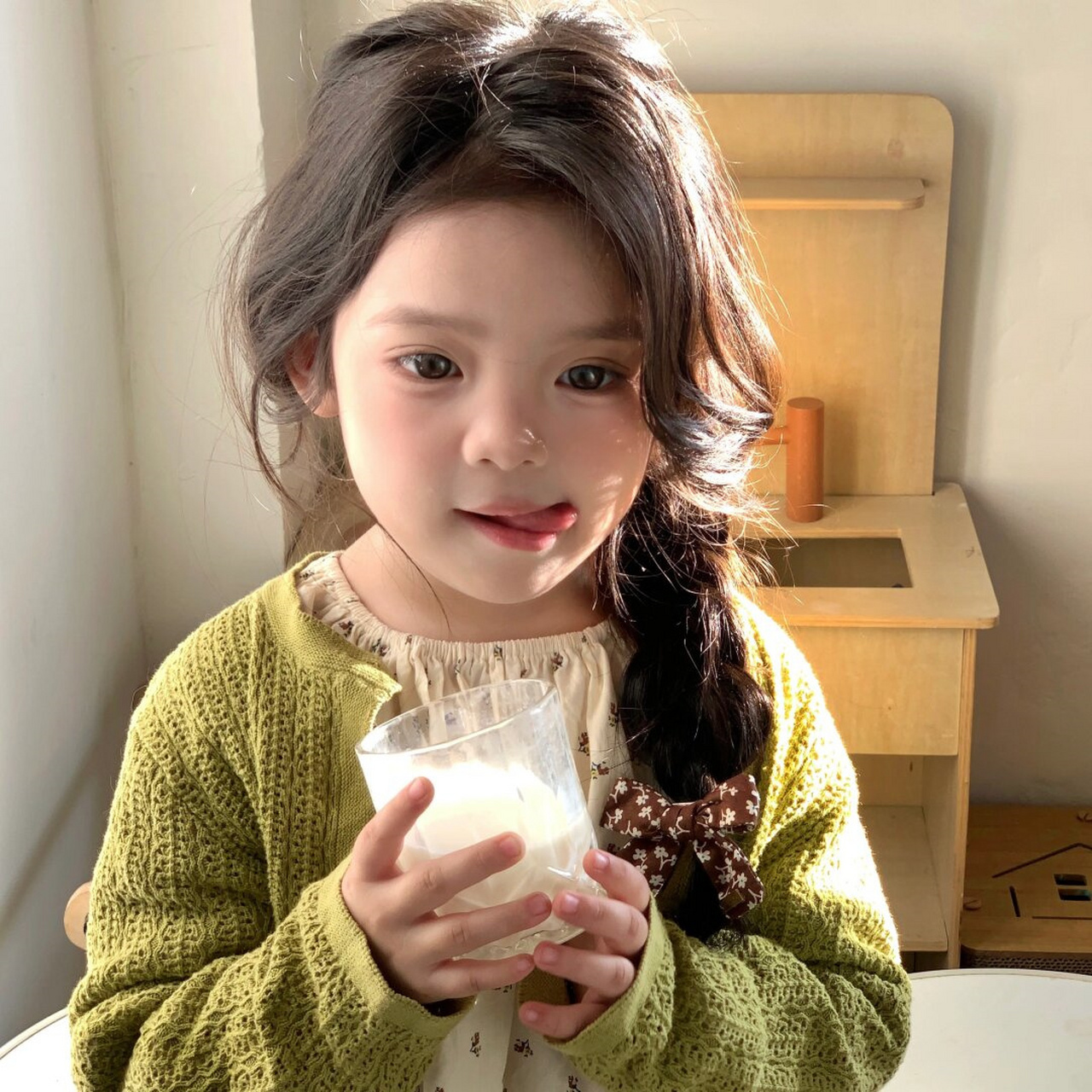 居家头像  hi～喝奶 的小女孩  入秋后,浙江的天气变得昼夜温差大