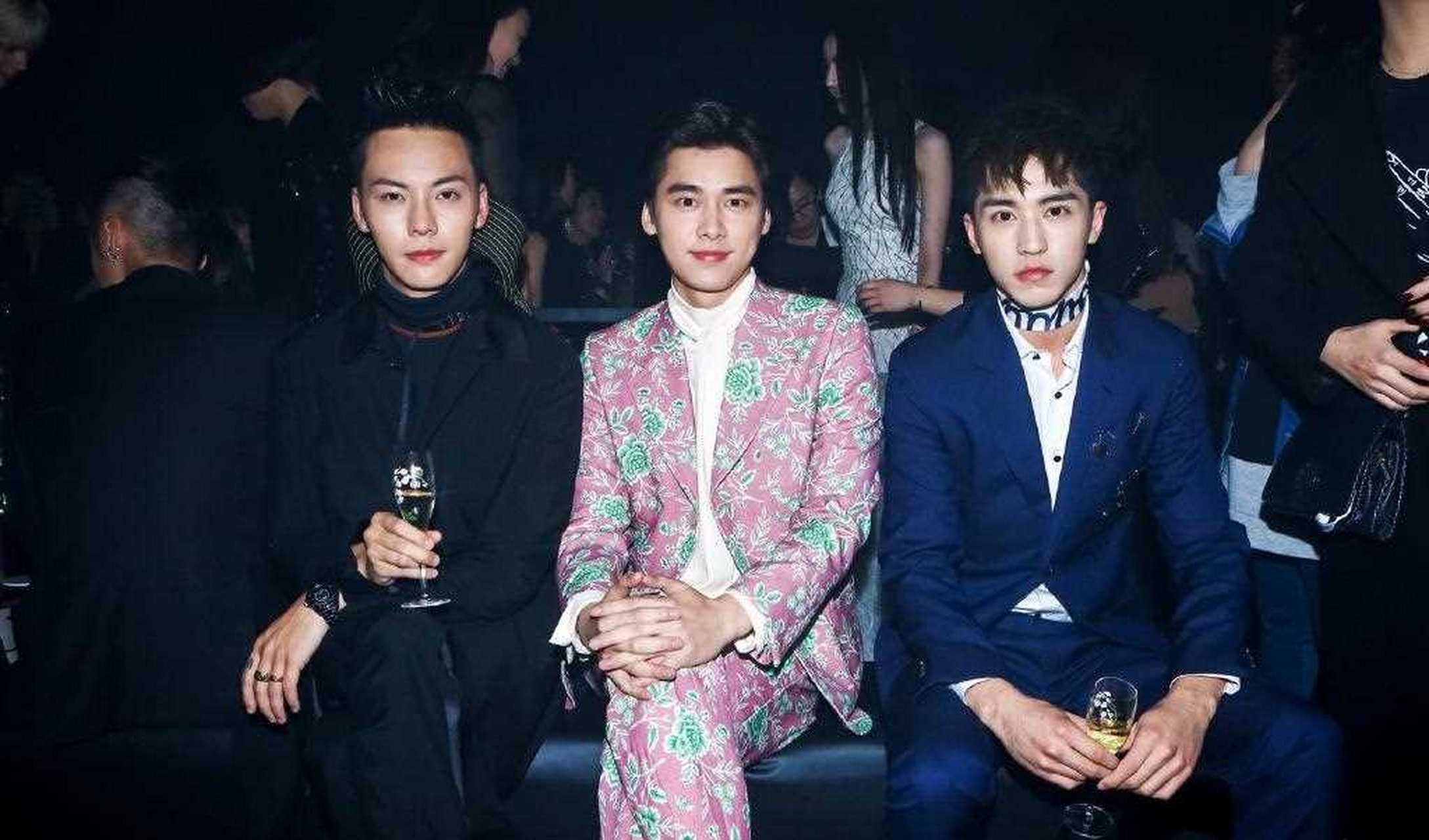 当年李易峰和陈伟霆一起出席活动,那时候觉得陈伟霆长得比李易峰比较