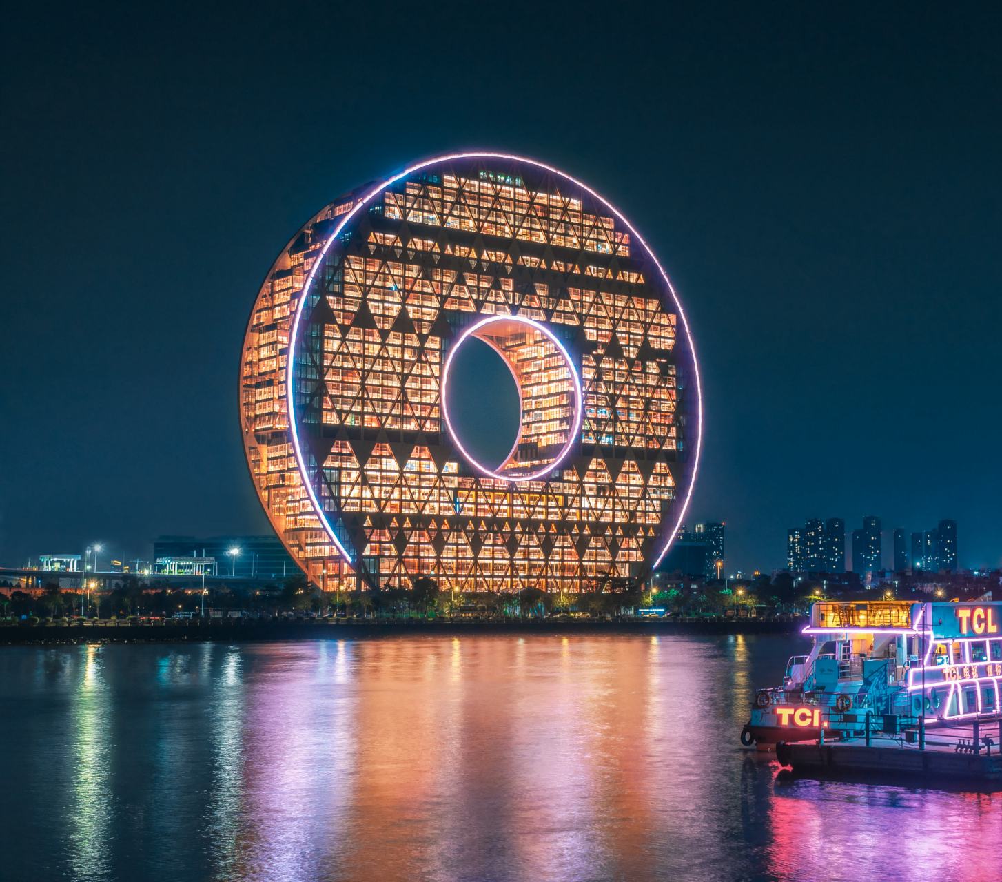 广州圆大厦夜景图片图片