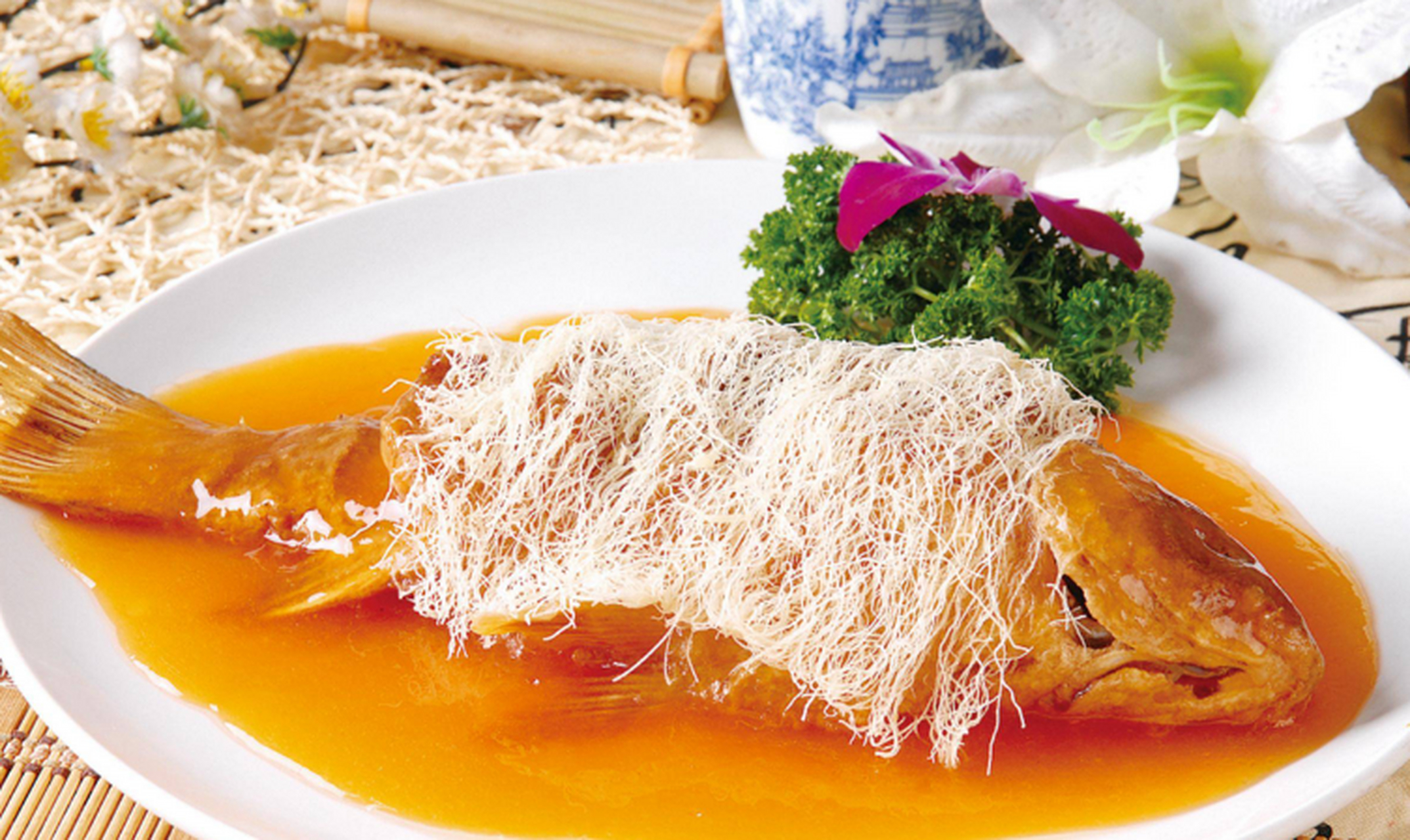 鲤鱼焙面实在太好吃了,糖醋鱼配焙面,酸甜可口停不下来 如果要说开封