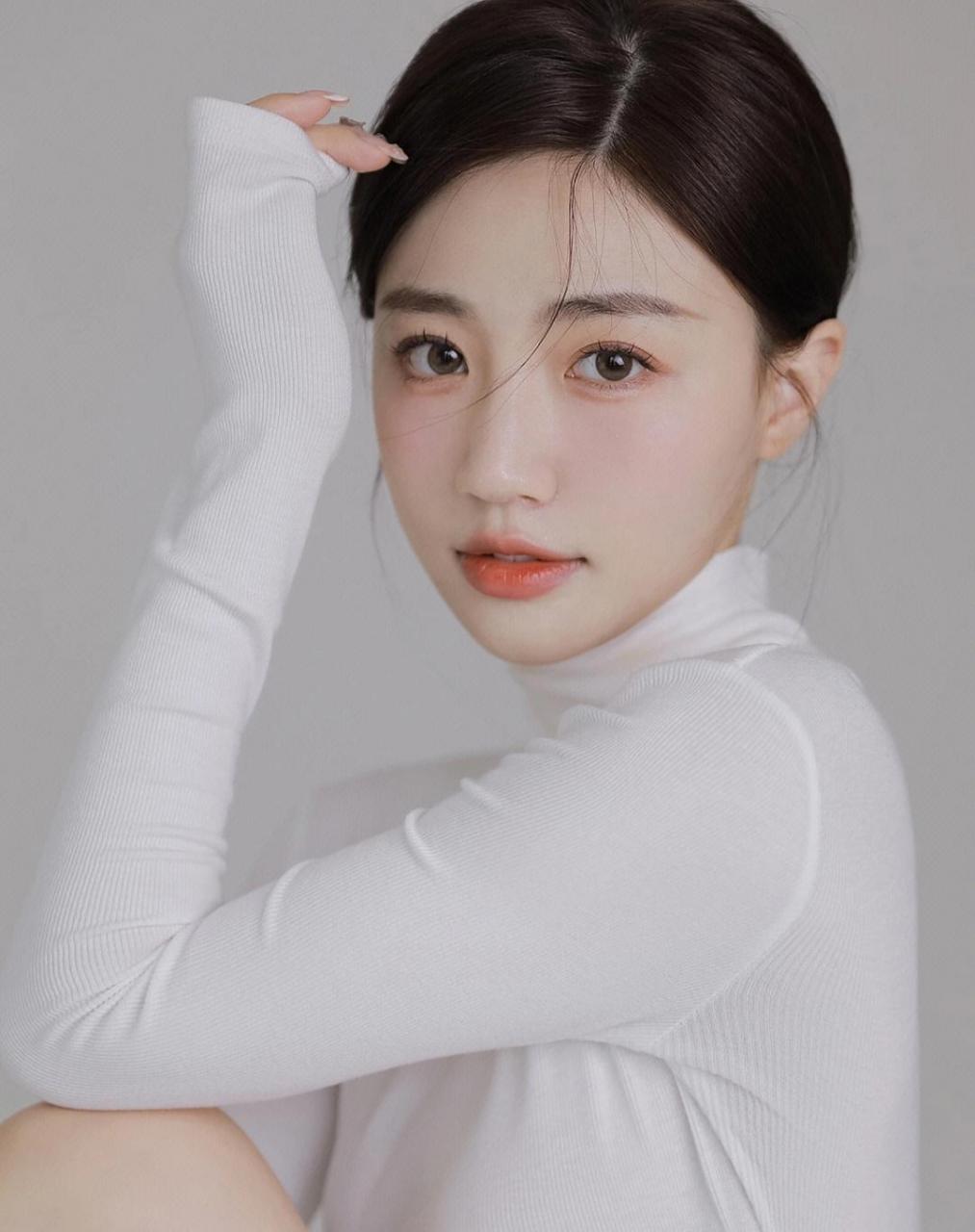 千娇百媚,修长双腿美女写真.