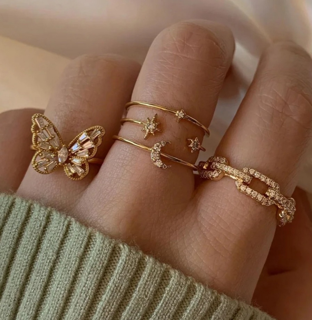 因为sweetpeeps的项链也是以细链条为主,单独佩戴