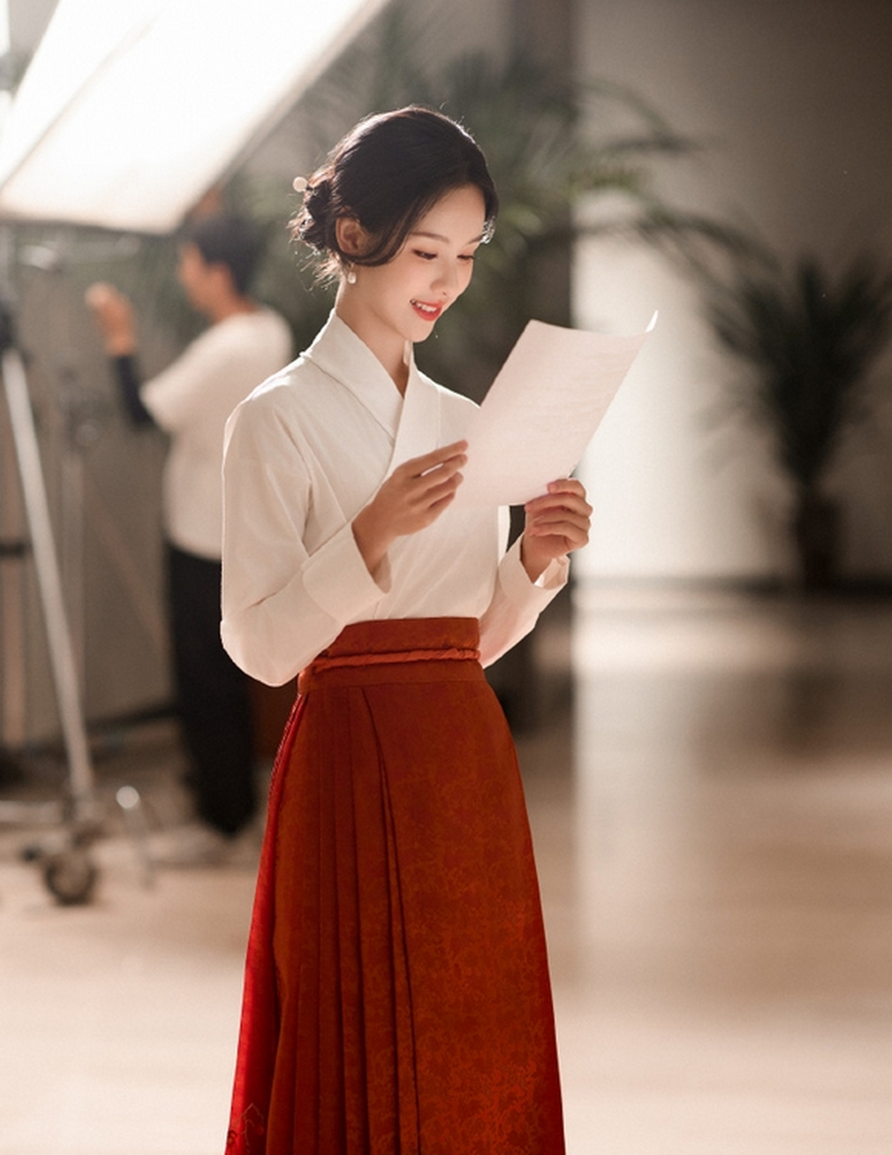 近日,陈都灵身着马面裙的照片引起热议.