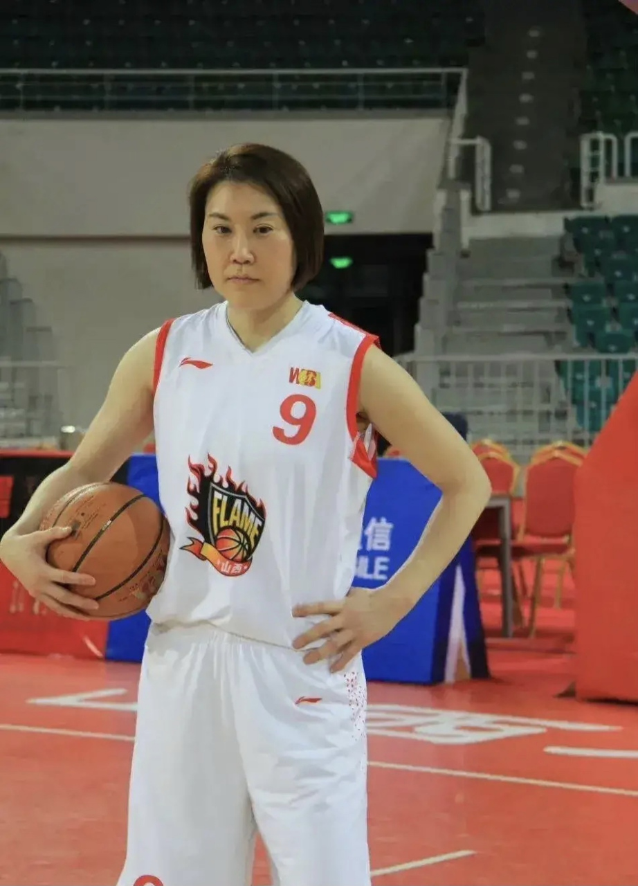 郑先珉:韩国女篮之光闪耀全场  近期,在中国女篮对阵韩国女篮的比赛中