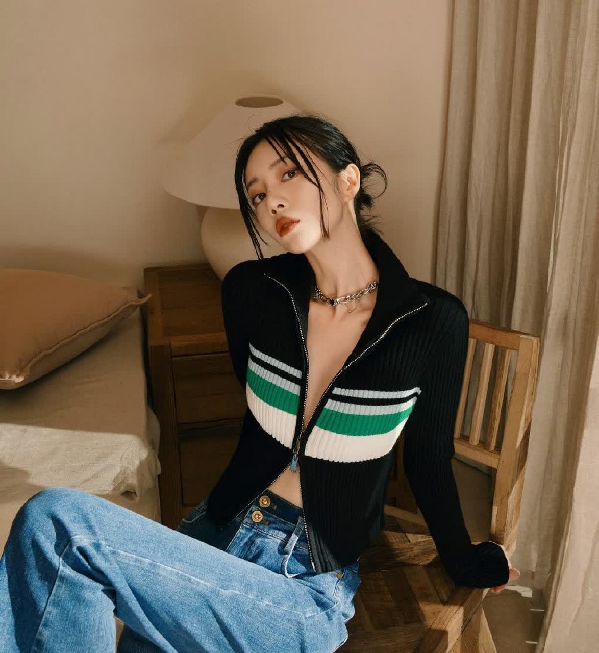 李溪芮新写真封面幕后照片