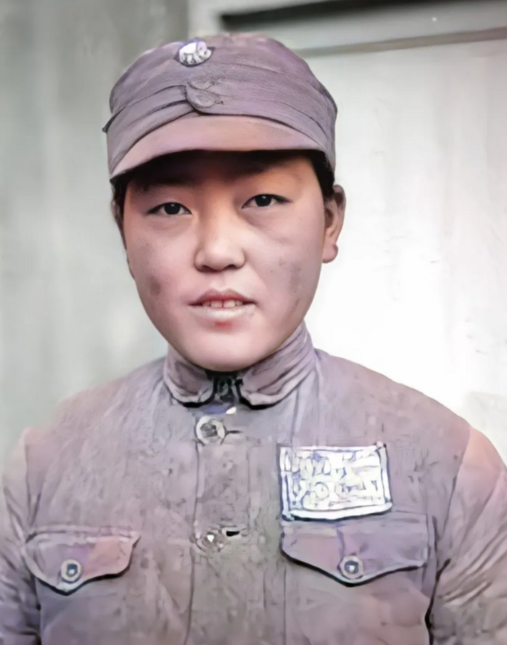 她是赫赫有名的巾帼女侠,曾是一名教员,抗日战争爆发