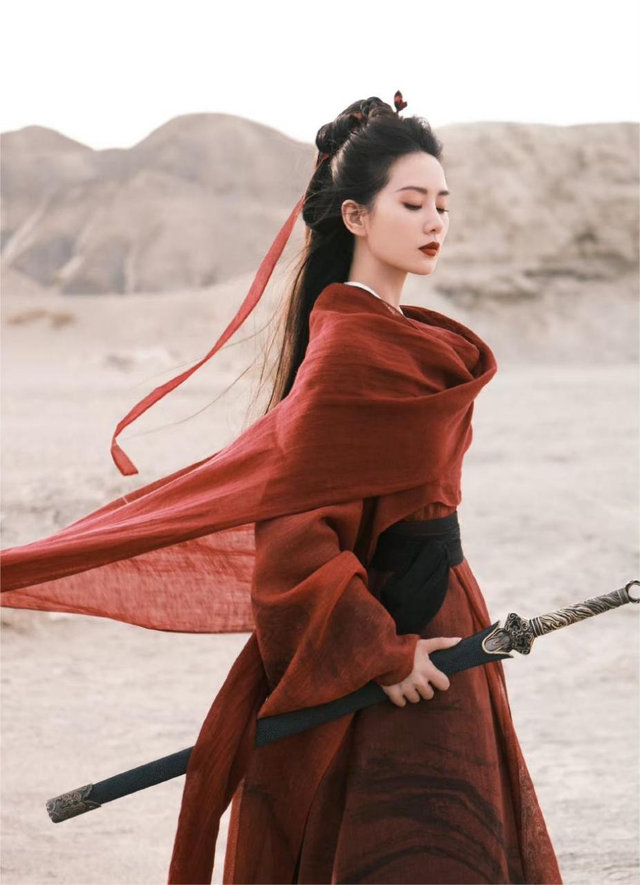 白鹿先后撞脸各大85小花,现在又和刘诗诗撞脸了,侧脸相似度高达90%