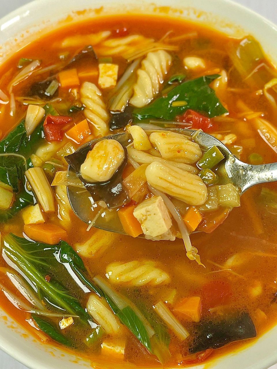 家常美食烩麻食～  天冷了,做一锅热乎乎香喷喷的烩麻食,做法简单,真