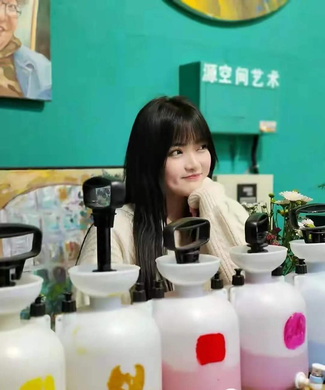 gif创作人# 壁画师张丽佳说,25岁的自己,是"刮腻子"界中最会画画的