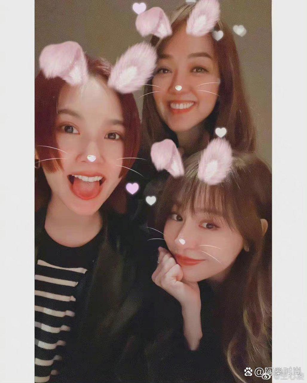 王心凌晒出与杨丞琳合照,二人的状态真好,看起来像小姑娘