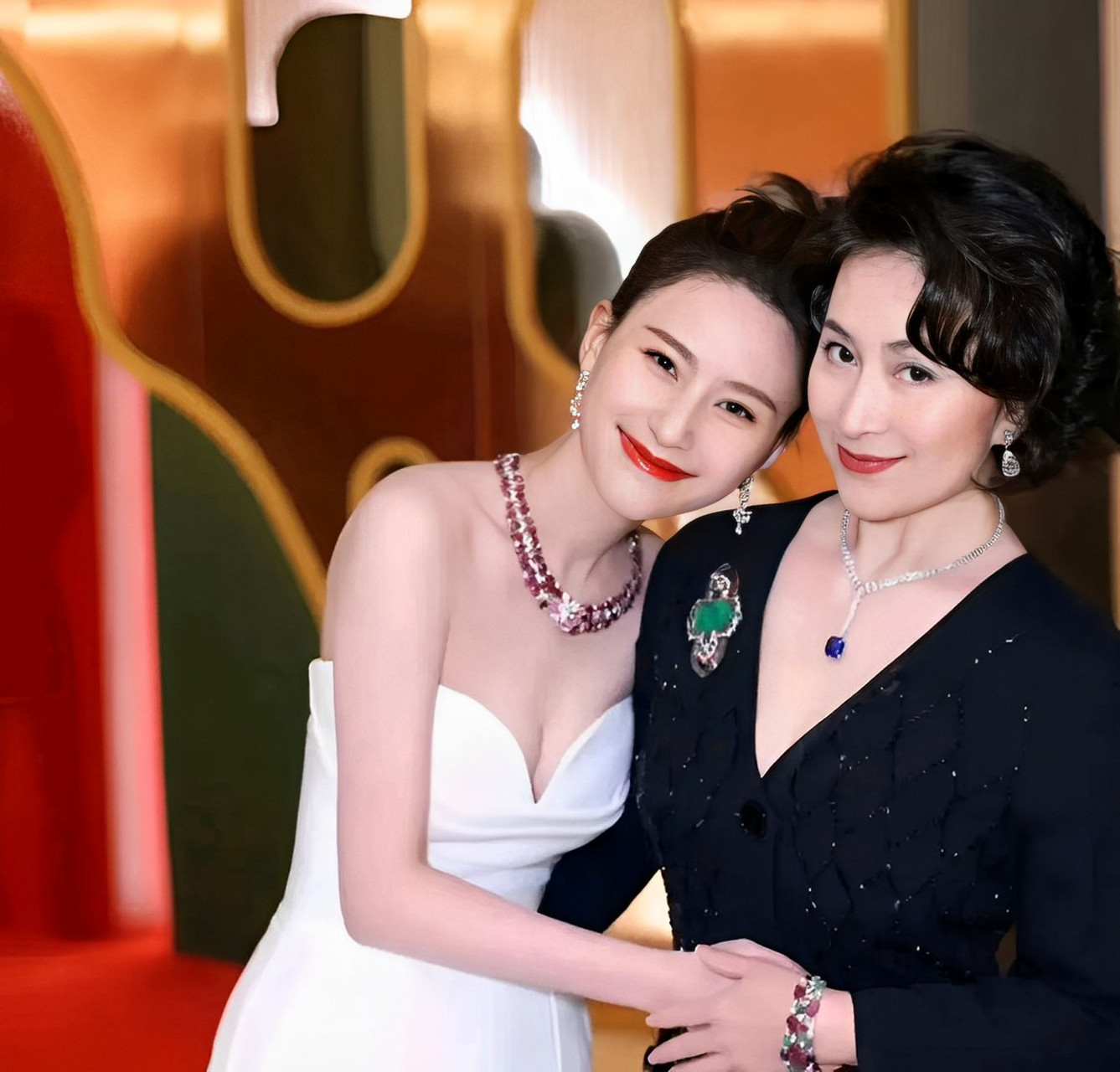 何超莲非常喜欢何超琼!