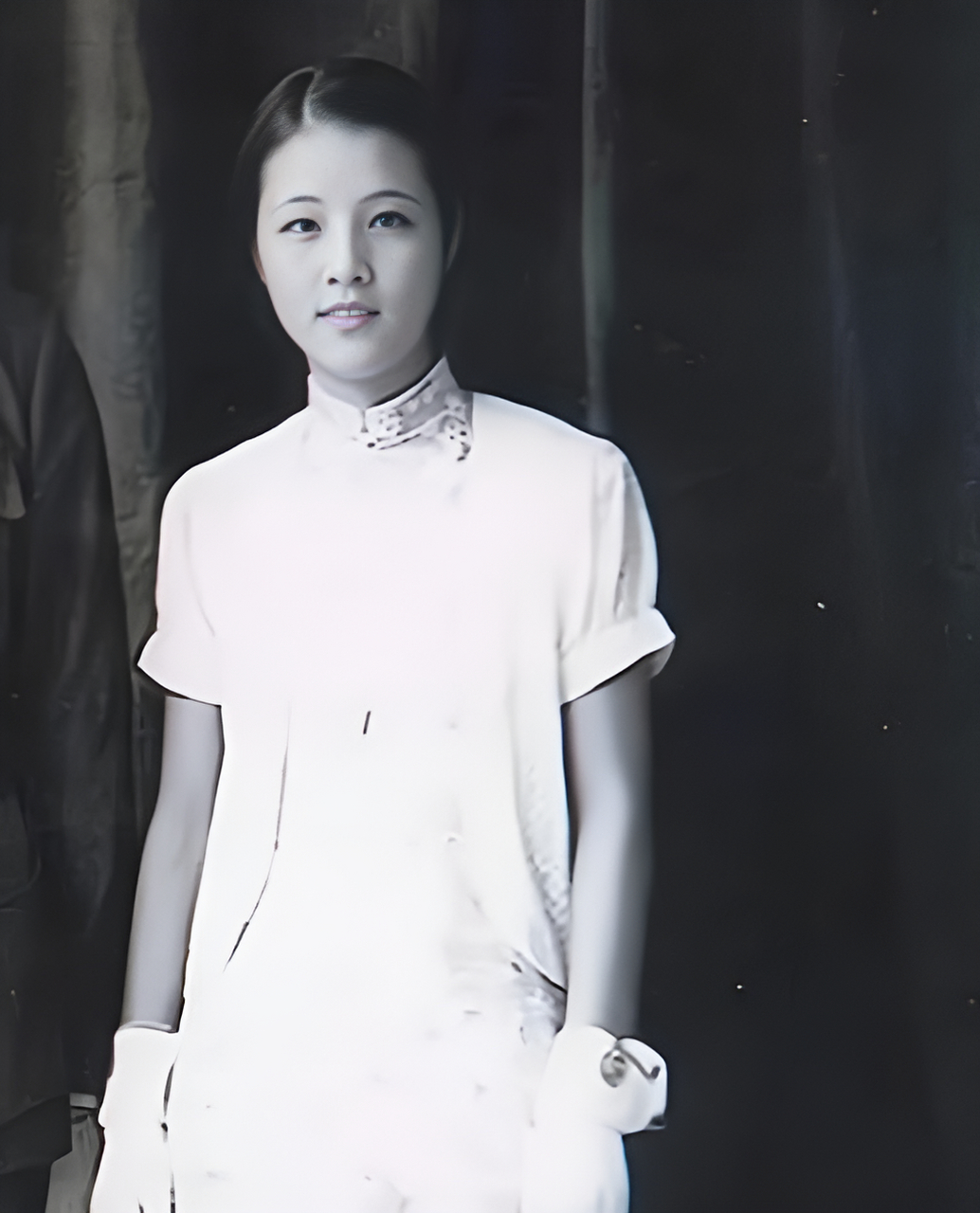 在结婚那天晚上,程潜注意到郭翼青的不安