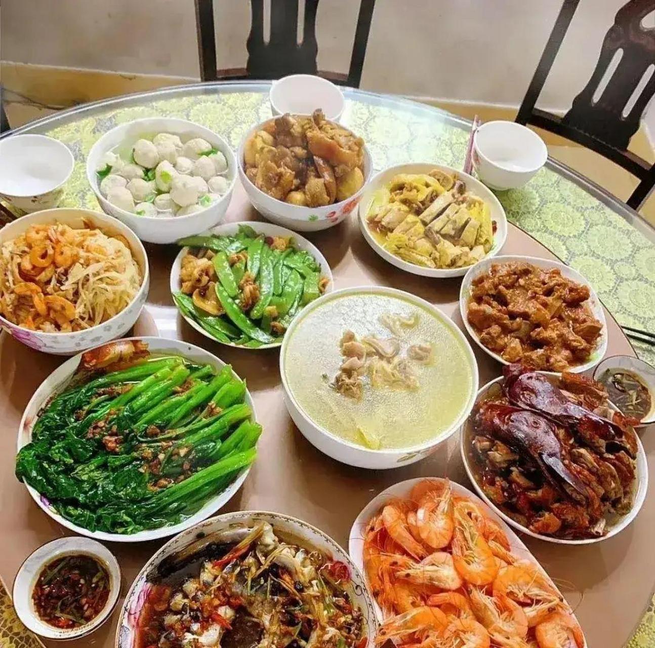 第一次去男方家,男方父母给做了一大桌菜,这是认准我这儿媳妇了吗?