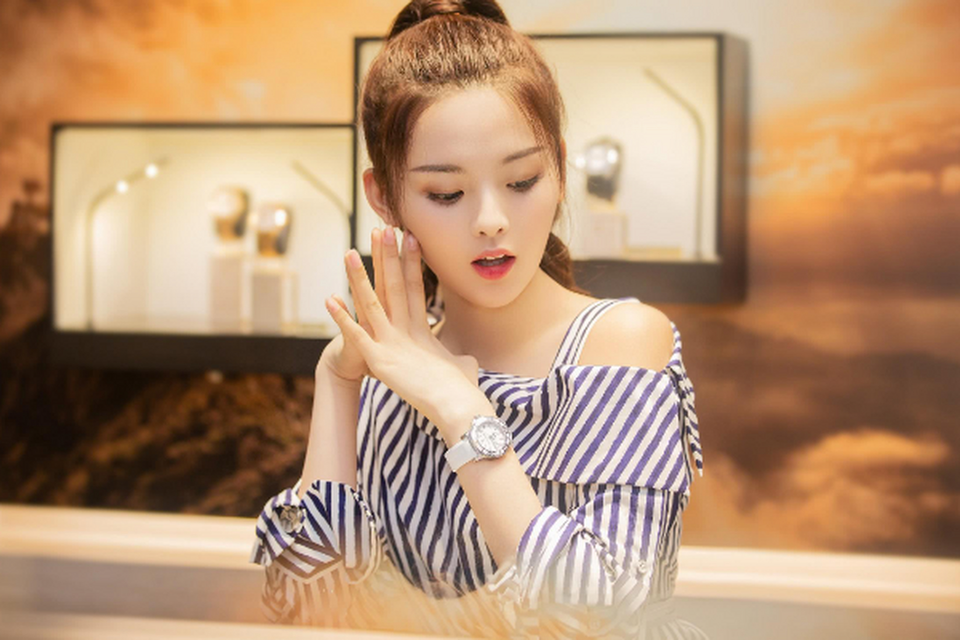 杨超越晒照回应网友的恶评,起因竟然是因为综艺节目《漂亮的战斗》中