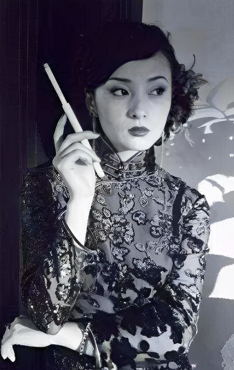 1916年,沈月英瞒着丈夫杜月笙偷偷跟表哥谈恋爱,杜月笙得知后,只说了