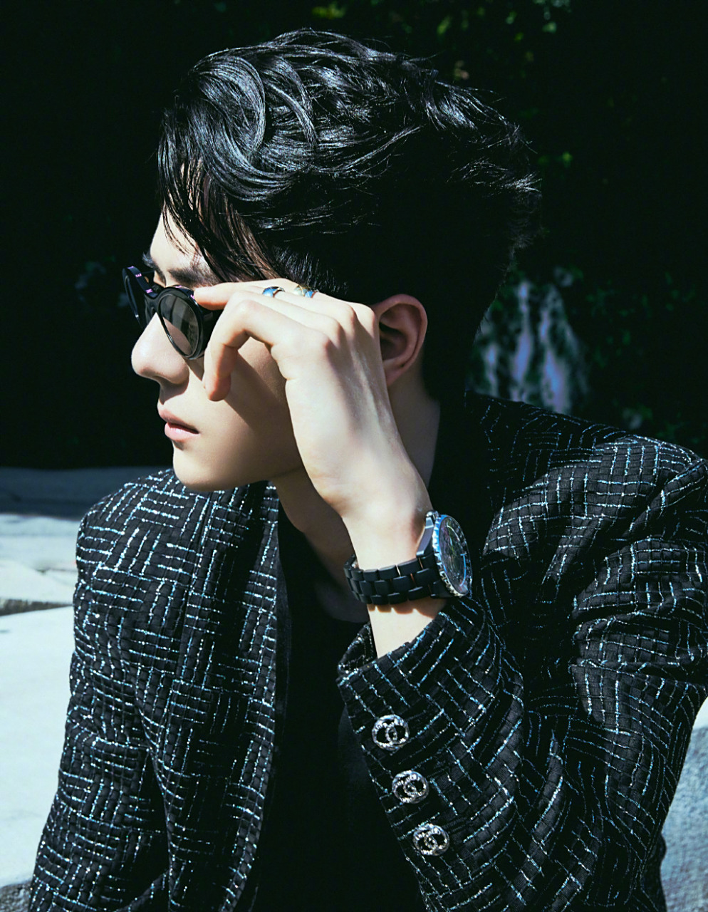 星闻#  王一博这一身很酷,搭配上墨镜,帅气的侧脸不知可以迷倒多少