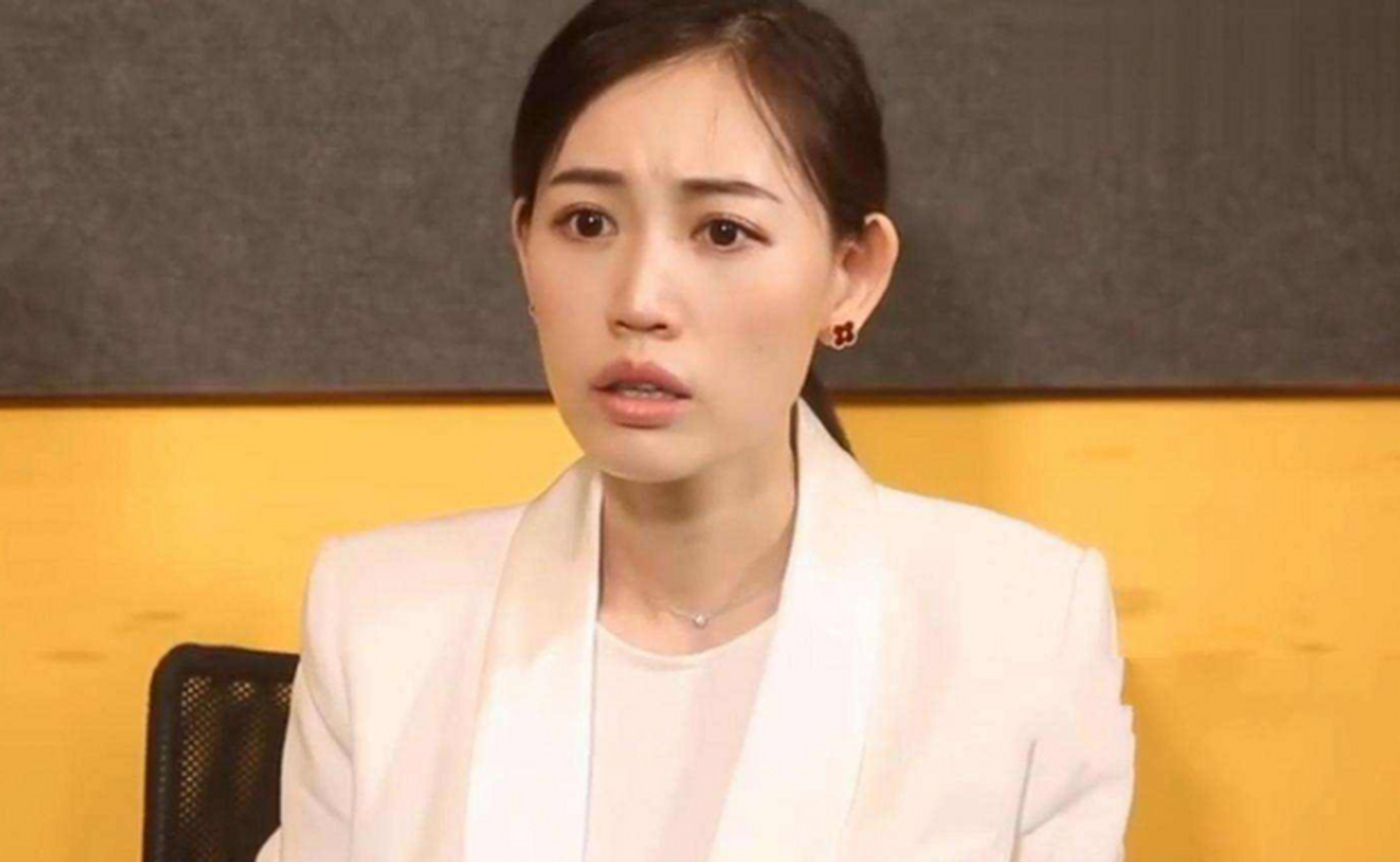 王宝强前妻马蓉近况糟糕:骑电瓶车上班,加班到深夜,还吐槽猫砂太贵.