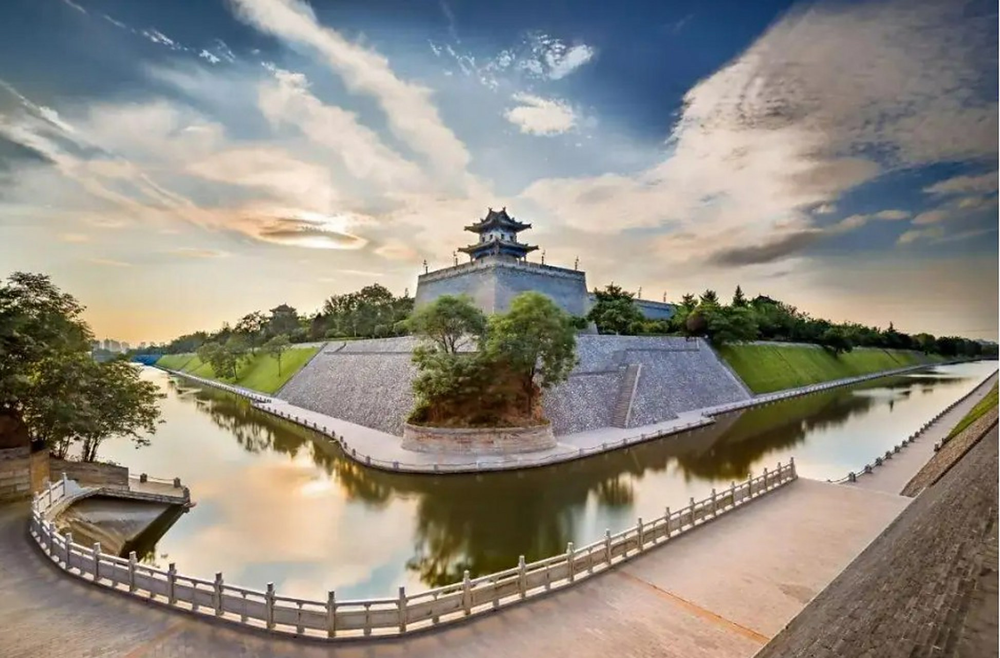 西安城墙景区是国家5a级景区,位于陕西省西安市.