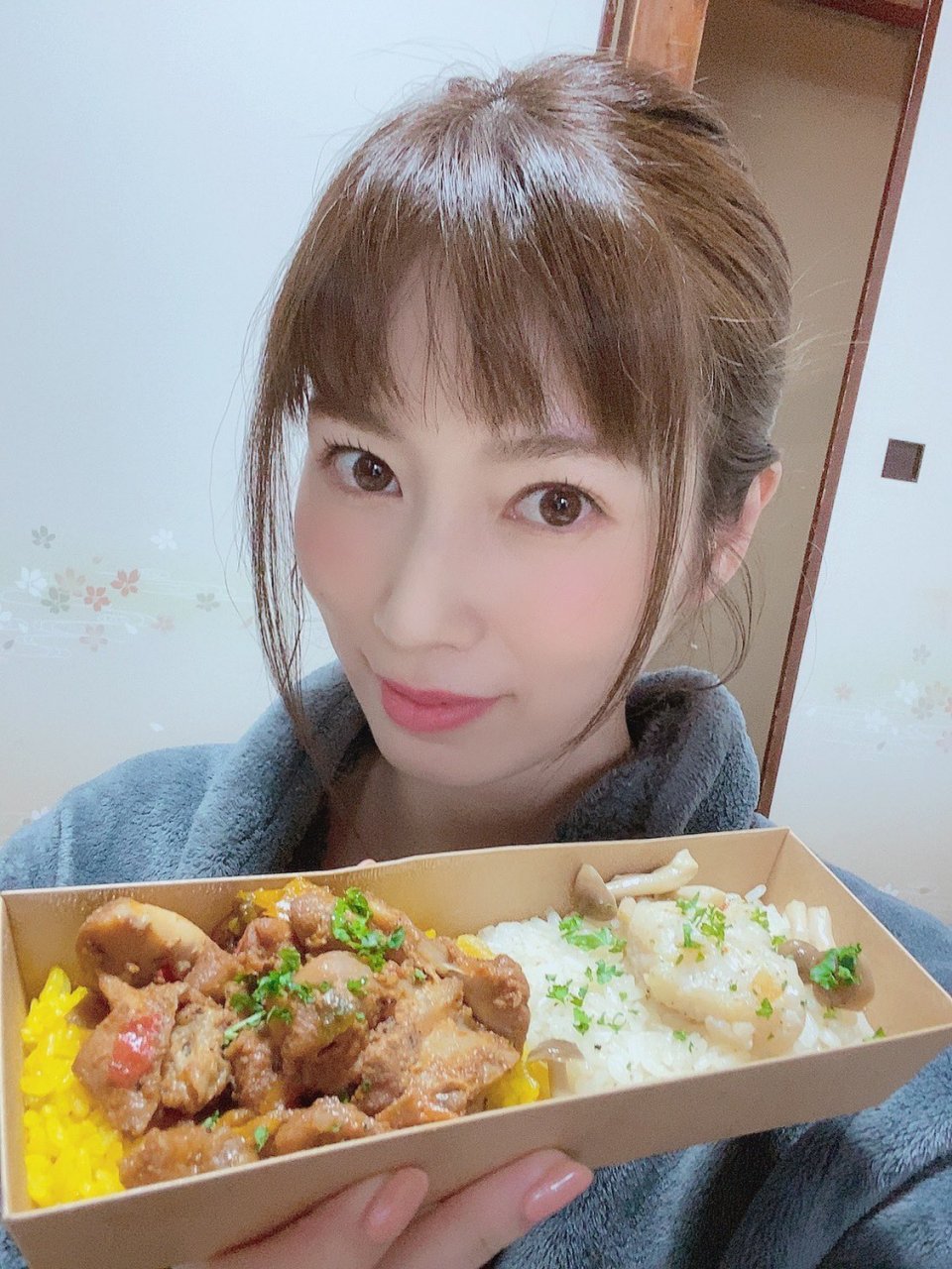 奥田咲日本女演员,喜欢晒美食的小姐姐,31岁性格善良温柔.#每日娱乐看