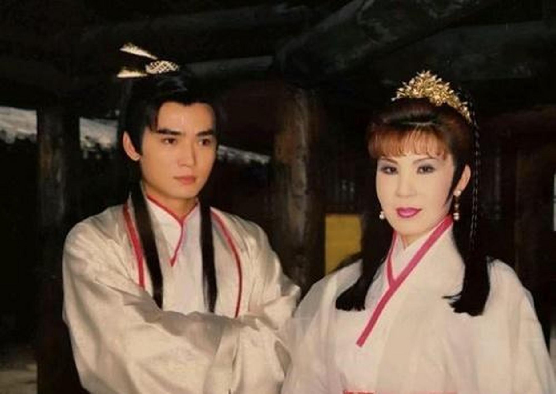 gif创作人 1998年,31岁的焦恩俊来到了《西门无恨》的剧组,但是当