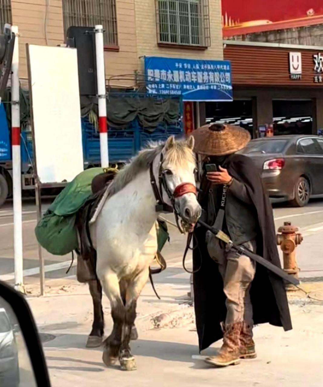 曾志远想拔剑天涯,今日却败于手机下.