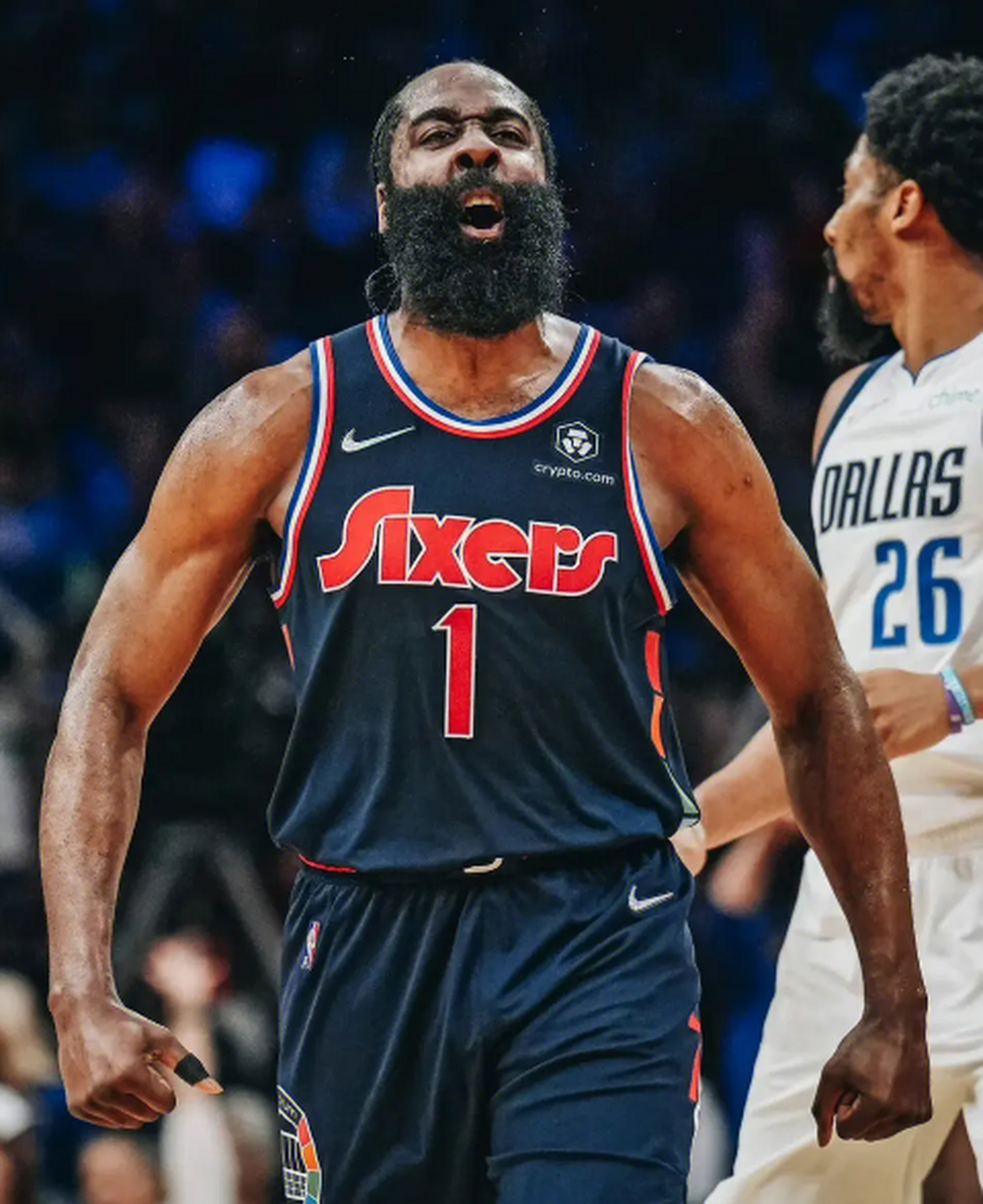 nba休赛期即将结束,费城76人队的明星球员詹姆斯-哈登仍未出现在球队