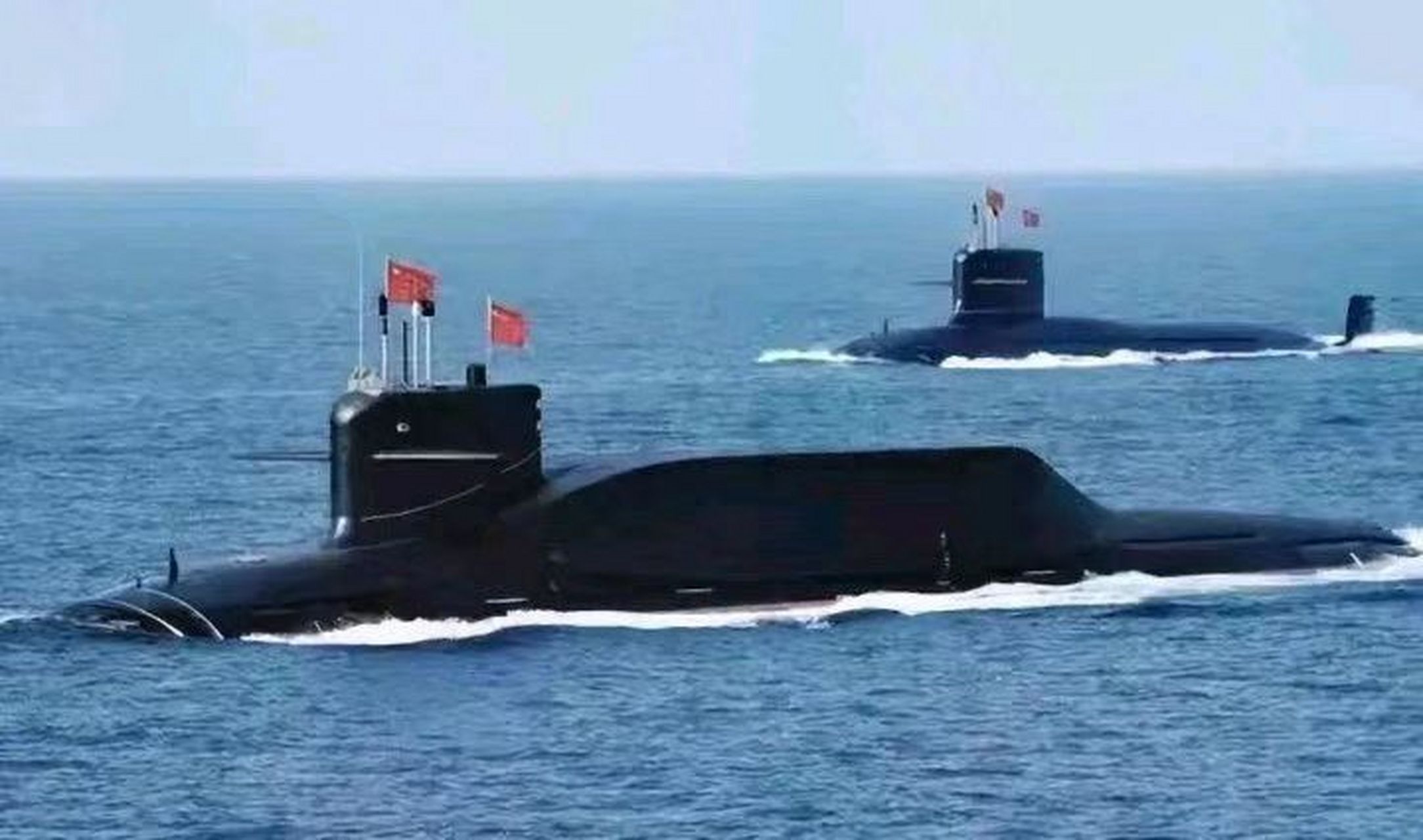 中国新型潜艇成功试射了巨浪4洲际导弹.