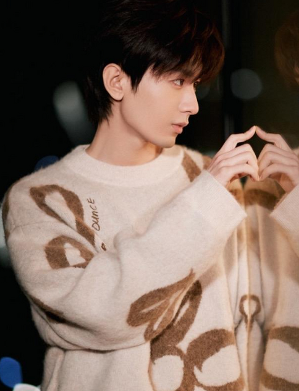 成毅登glass man封面来啦!网友:这杂志不9215抢疯了啊!