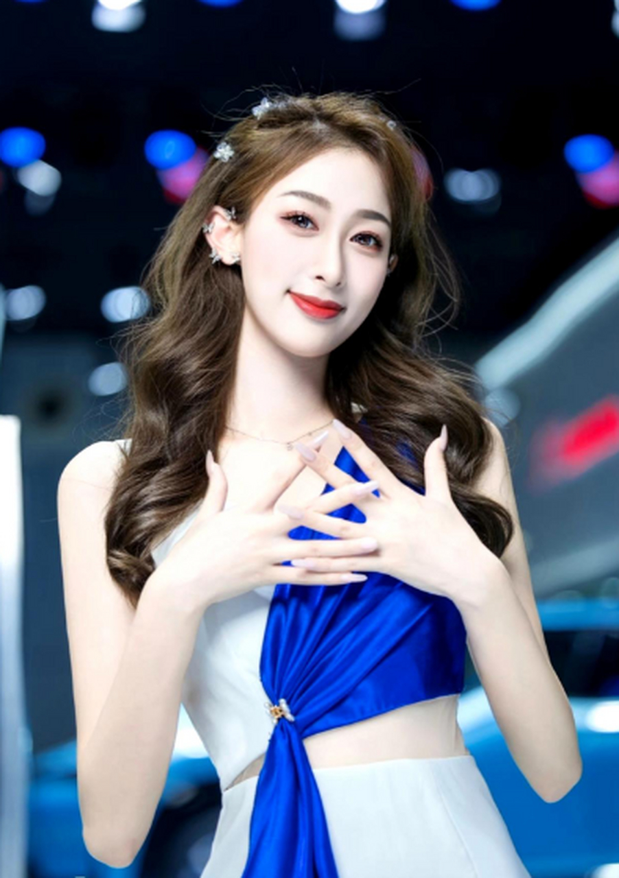 蓝裙长发美女车模小姐姐