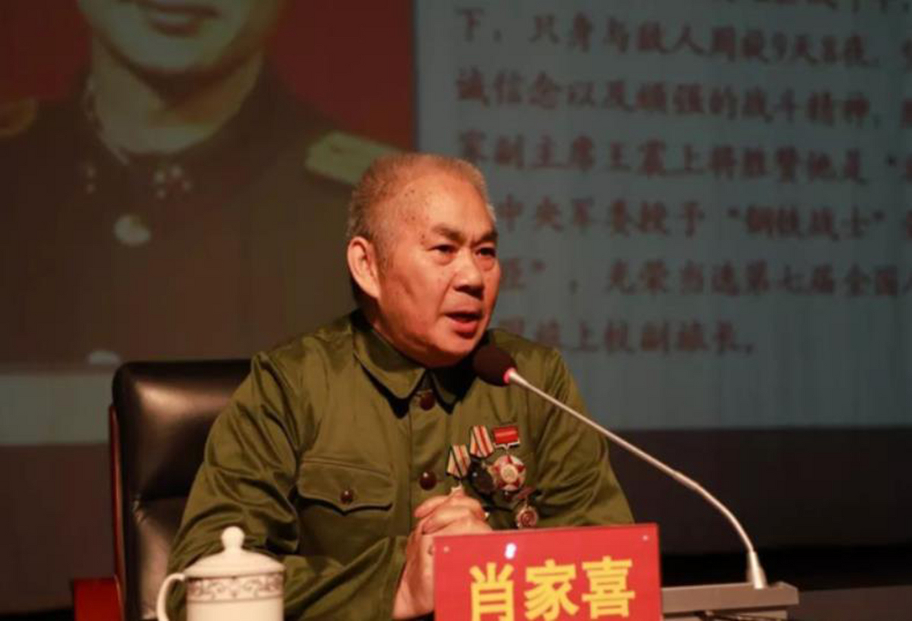 越南反击战中,一等功臣肖家喜表现卓越,他身负重伤,坚持爬行8天8夜