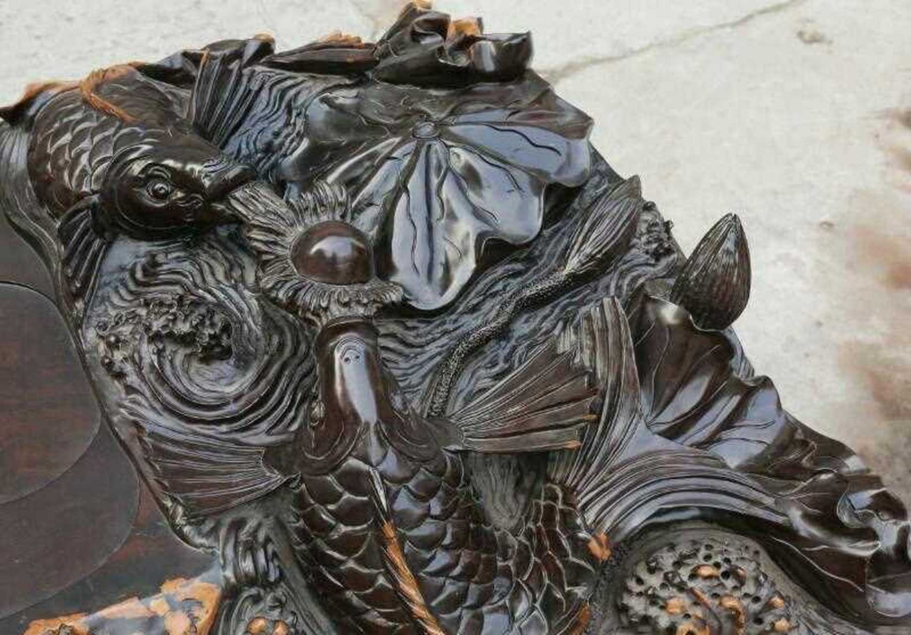 黑檀整体桌 弥勒佛与鲤鱼雕刻形态生动
