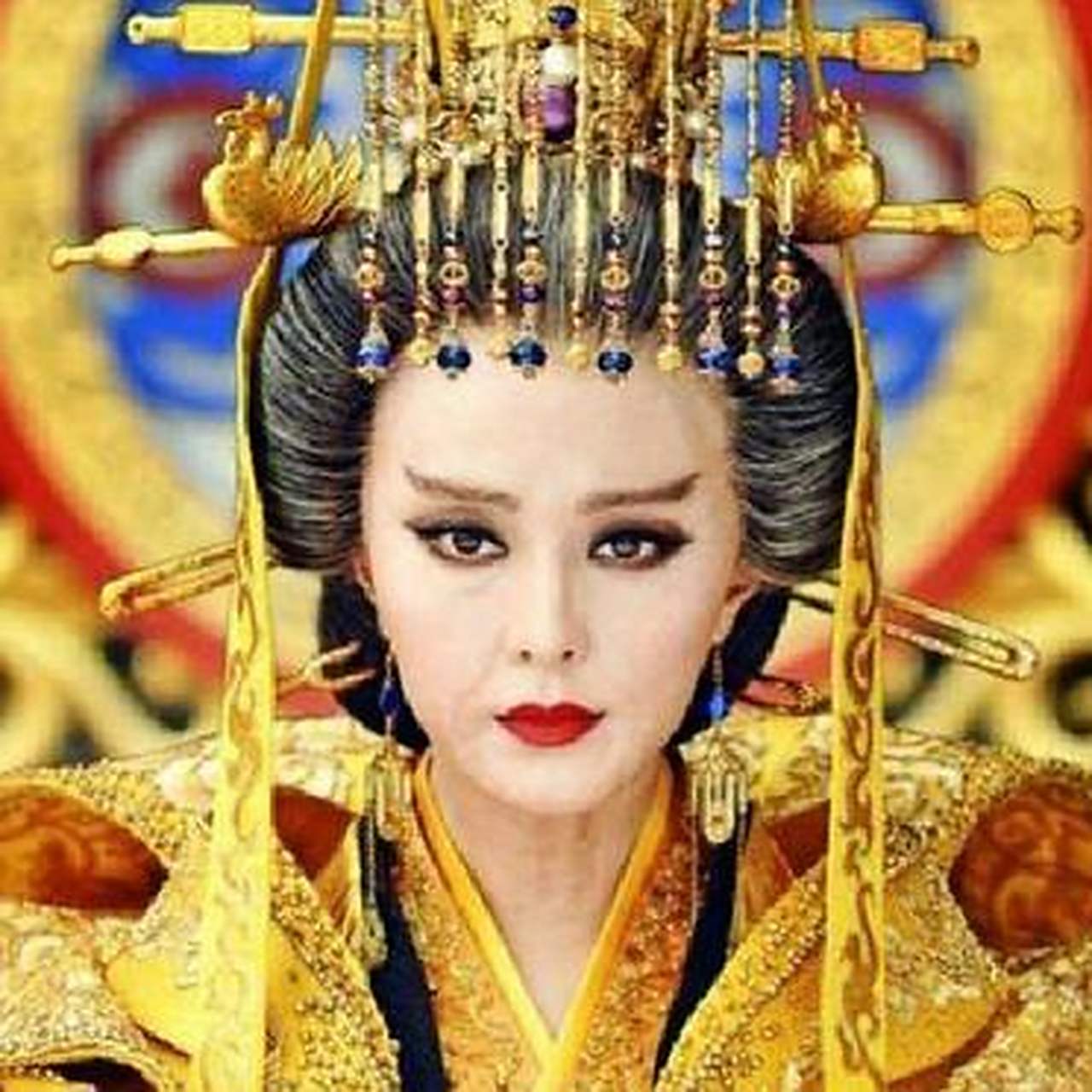 韦团儿能够成为武则天众侍女的领班自有其过人之处.