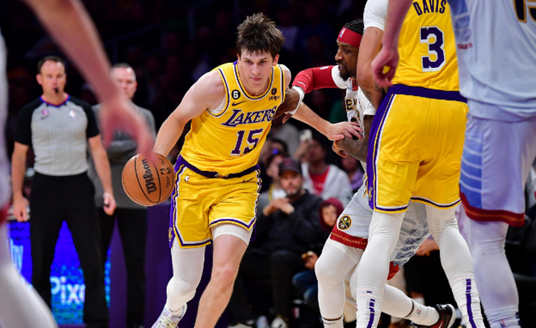 8月15日,湖人球员里夫斯接受了记者的采访.