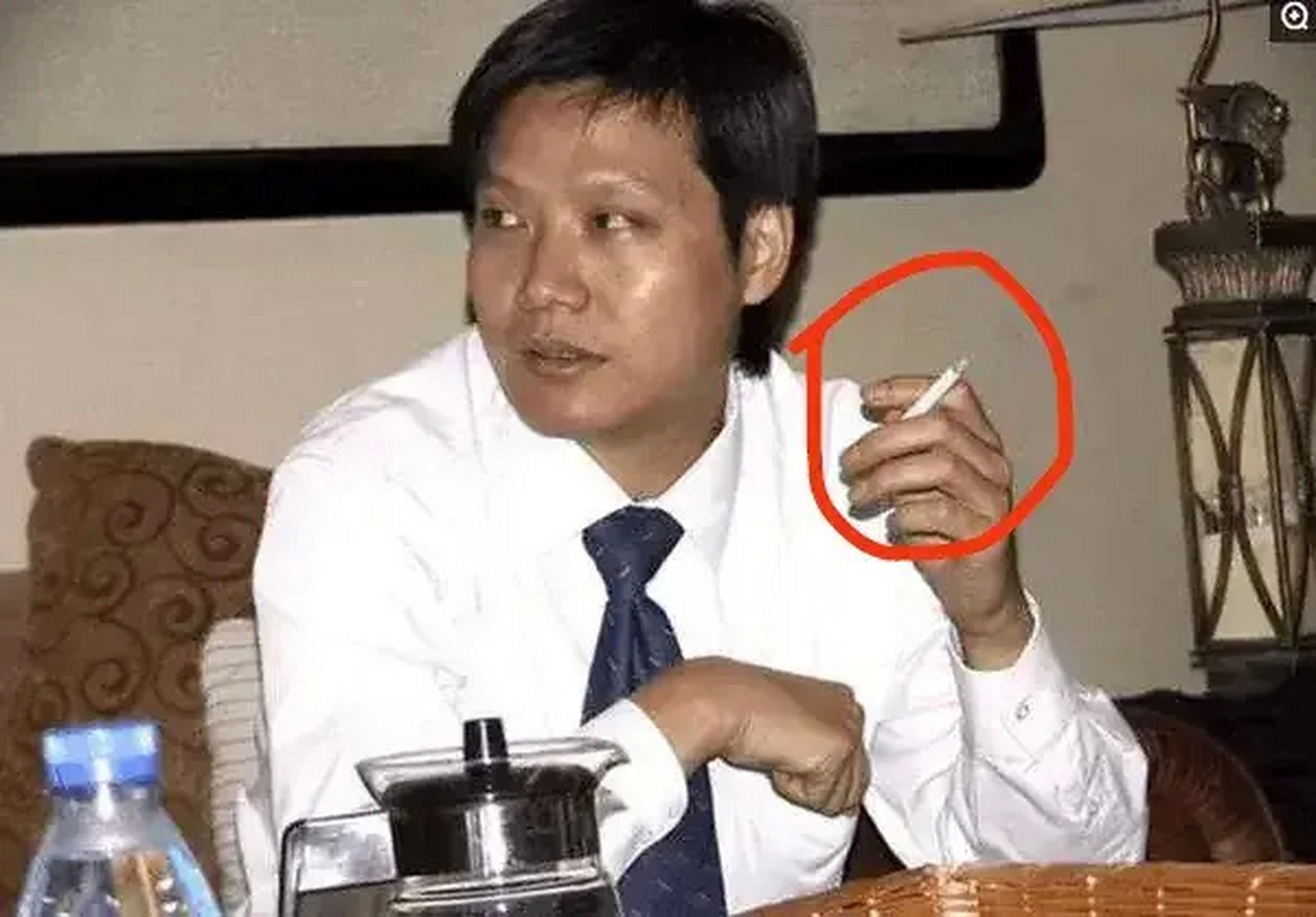 原来大佬早期也是抽烟的,抽的还都是好烟!