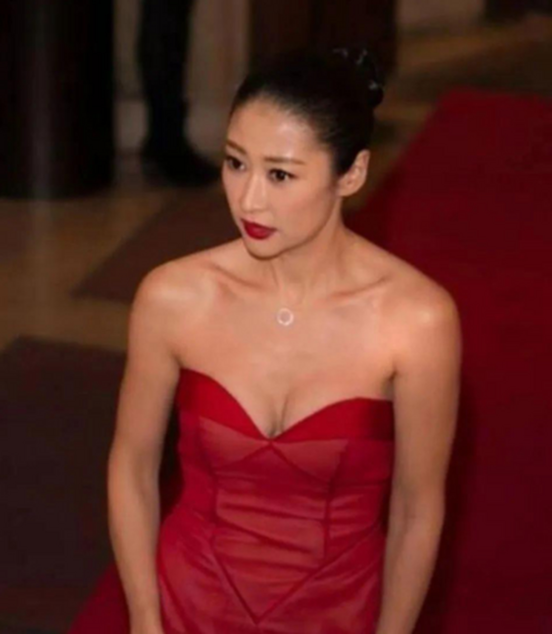 快看50岁梁静身材有多撩人?