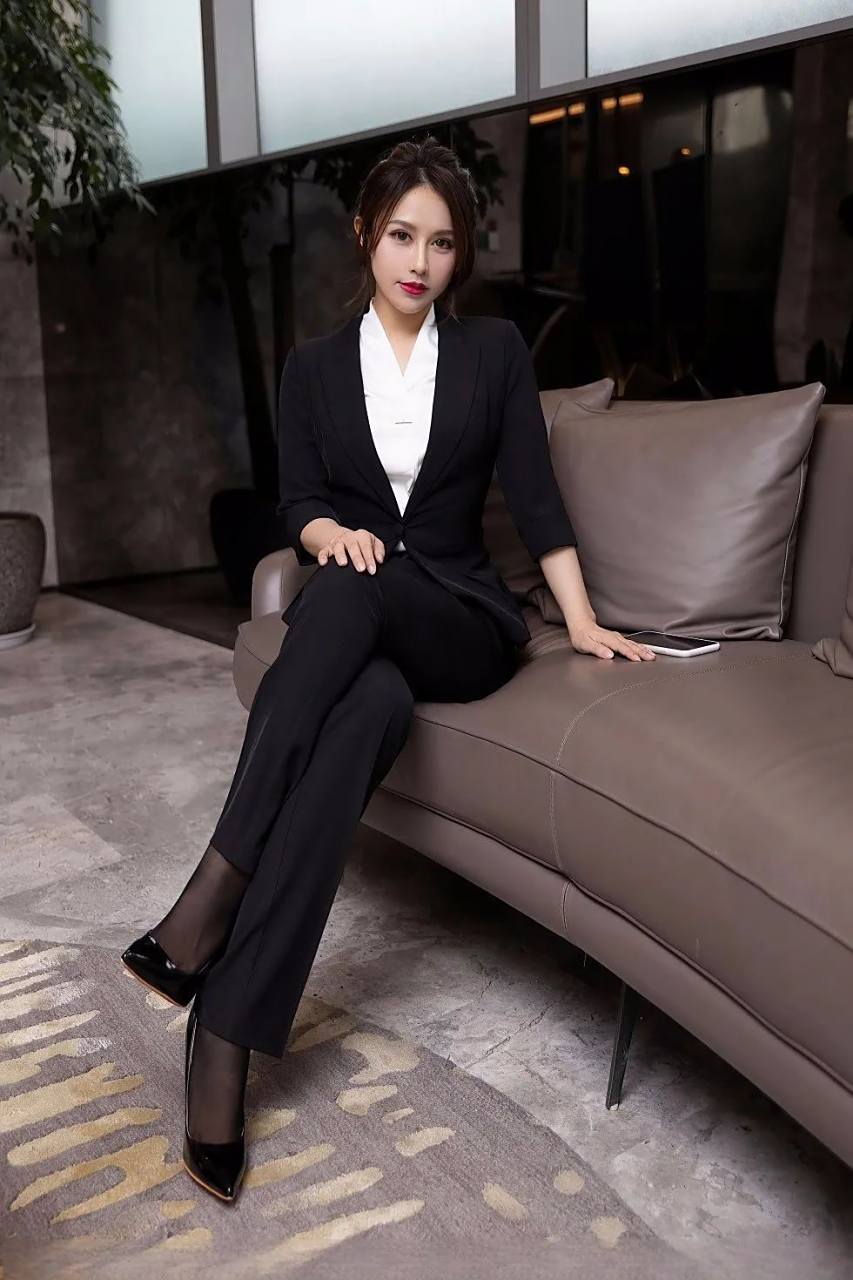 秀人女神#  ol制服性感写真#高清无水印壁纸#   年少时曾问旅途,澳觋