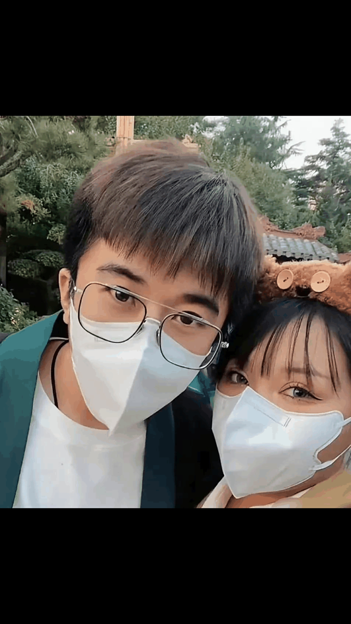 gif创作人#  网红夫妇cc和克油克油官宣离婚,由学校走进婚姻由青葱