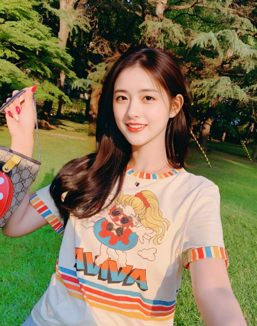 阳光自信开朗活泼可爱女孩