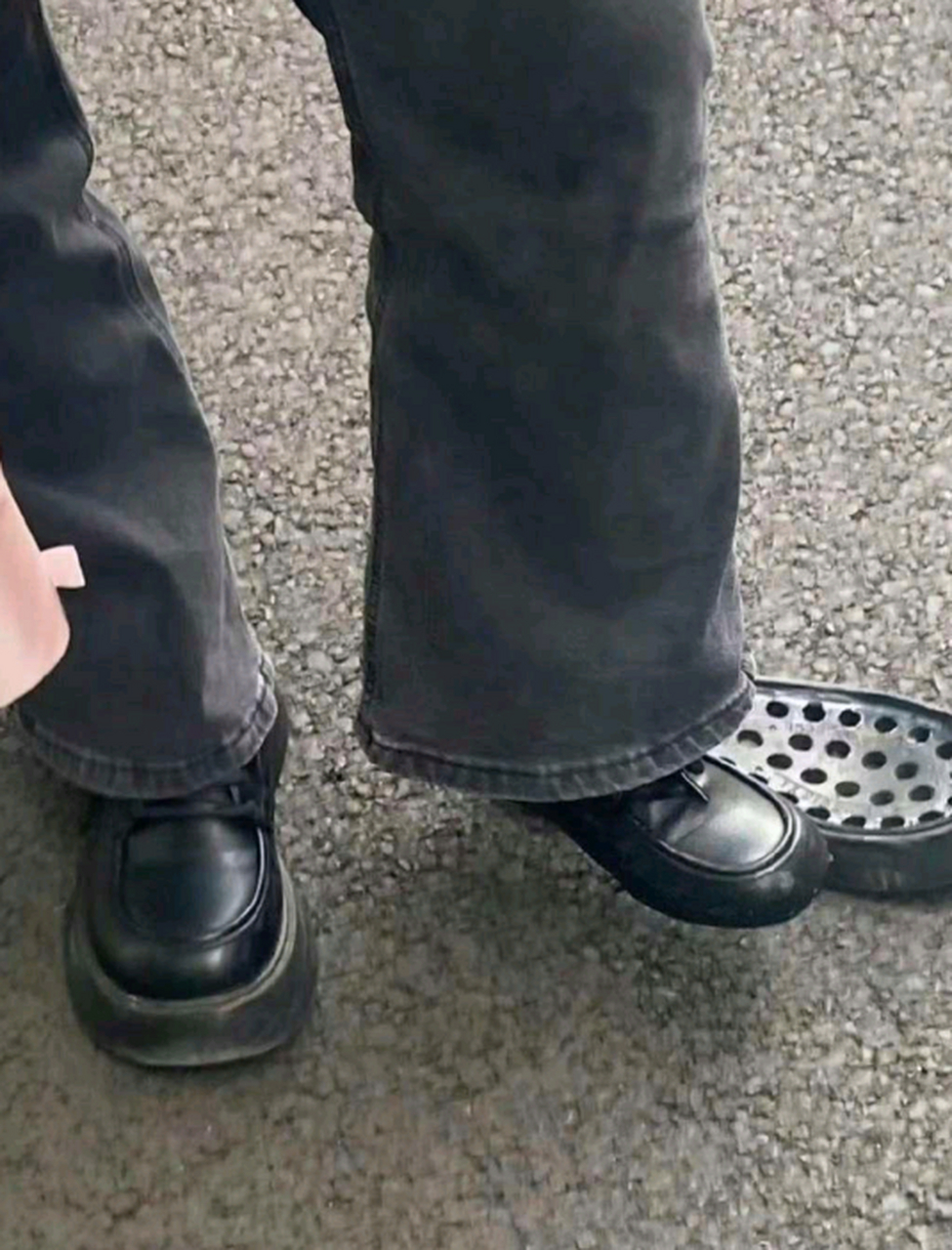 这样穿鞋确实显脚小