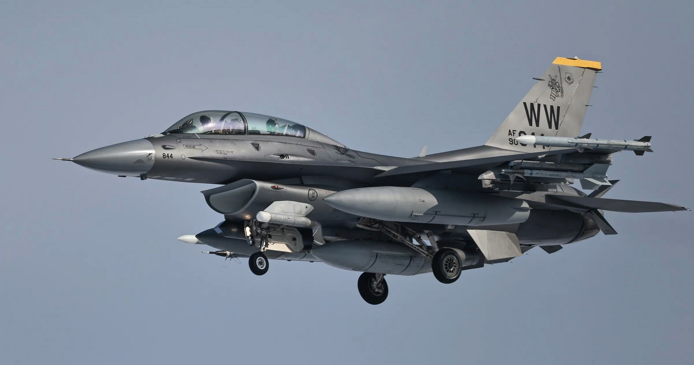 看了最近几年美国空军的新闻,美国本土的f-16战斗机很多已经换装了