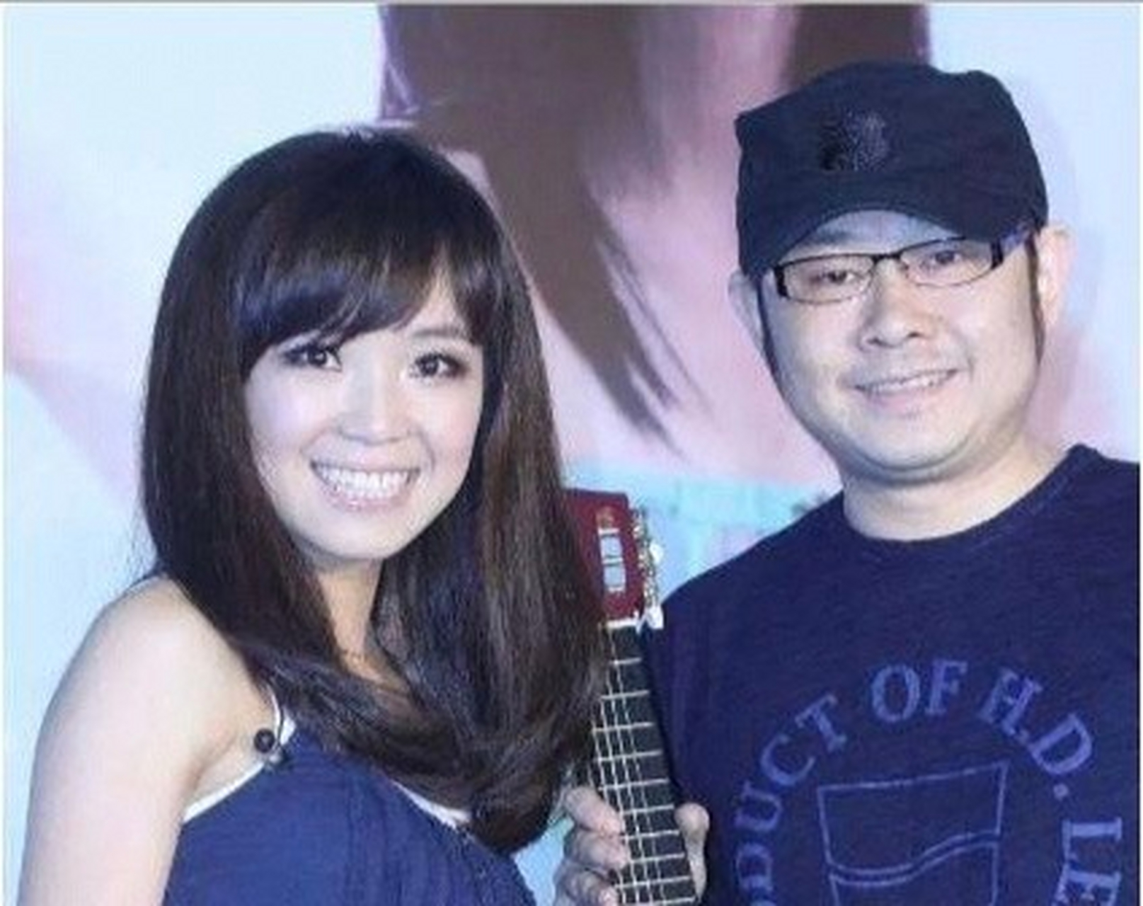 "没过多久,刀郎接到妻子的电话:"你给不了我要的生活.