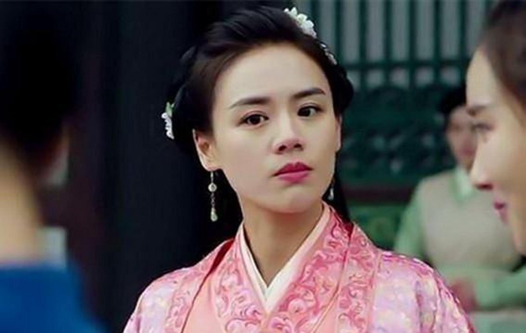 图1是马思纯在古装电视剧将军在上中扮演的女主叶昭,是一位骁勇善战
