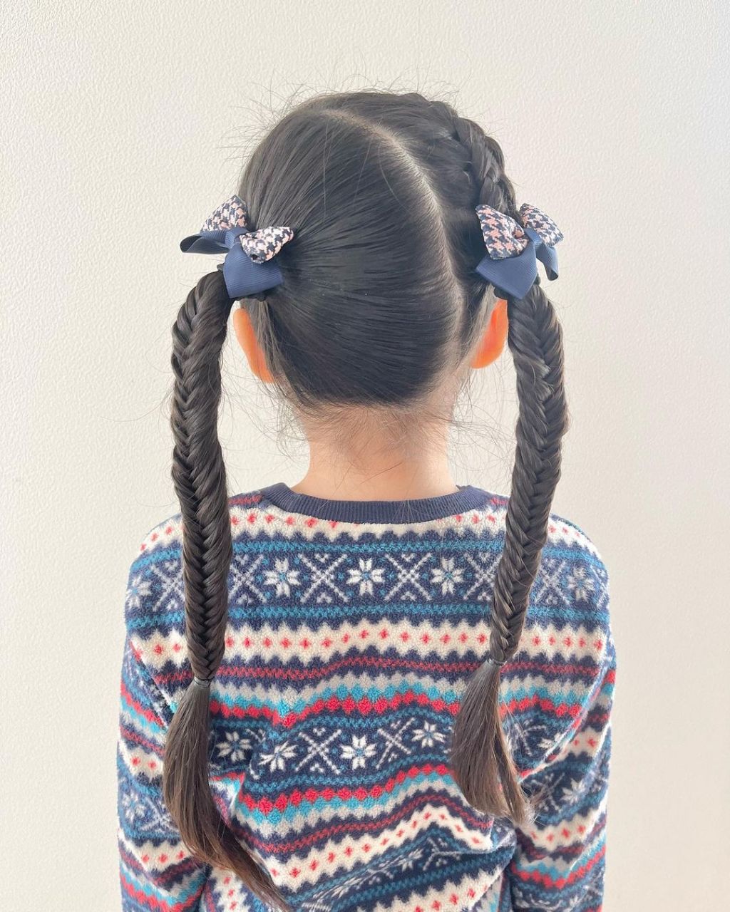 这个季节最好看的小女孩编发发型,俏皮洋气又好看