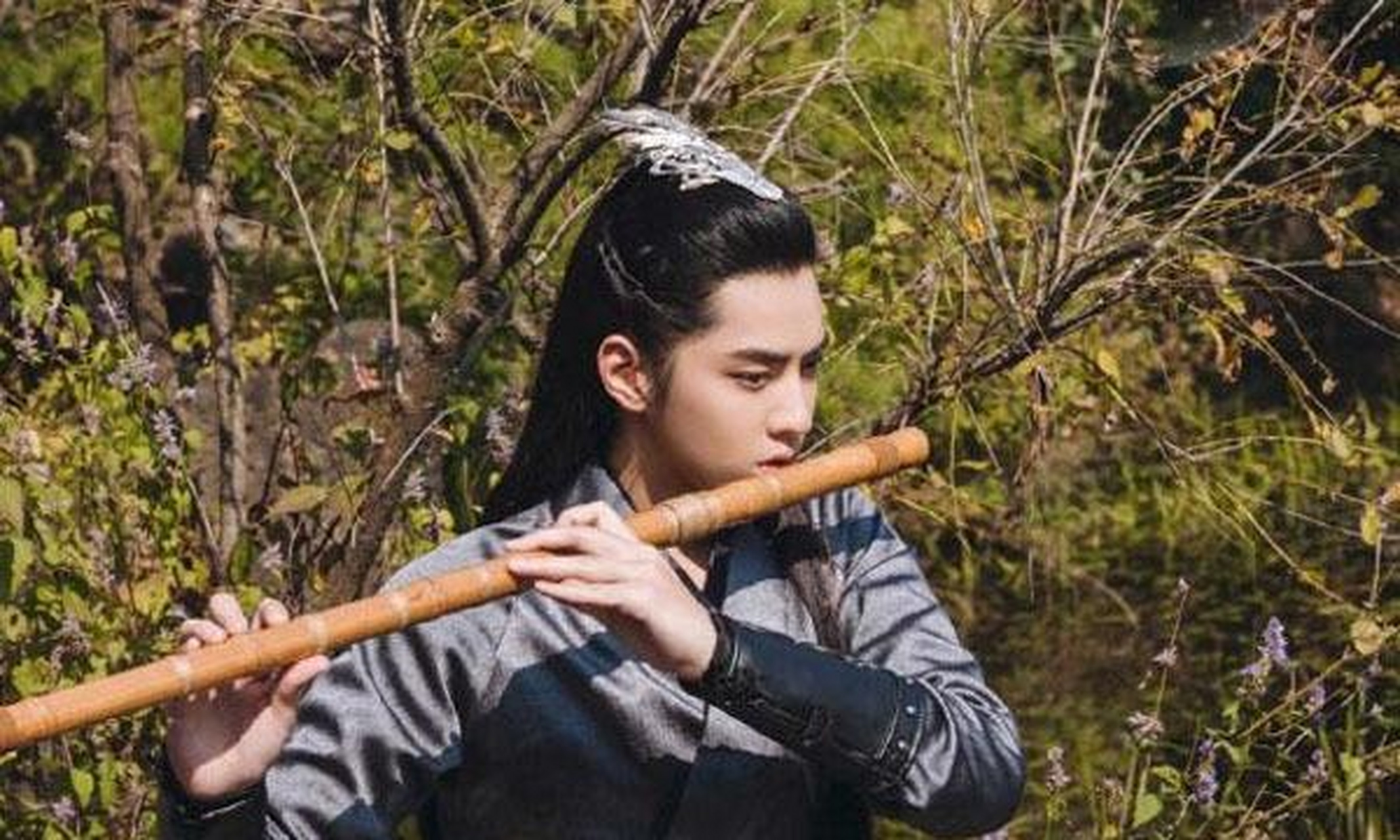 有人认为是吴亦凡的演技让《簪中录》投资商胆怯了,在生日这天,吴亦凡