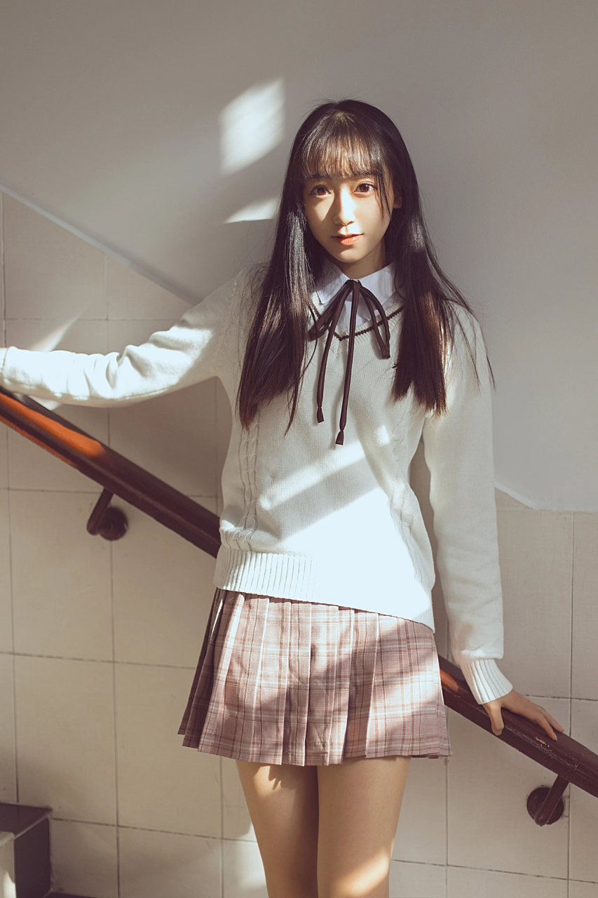 大眼睛长发jk少女,元气满满很可爱