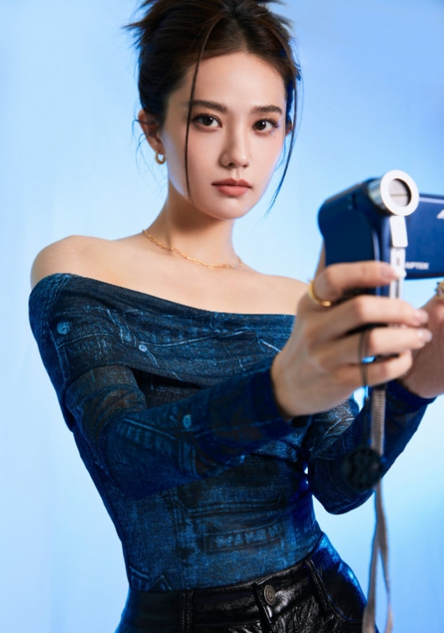 优质作者榜# 千娇百媚,窈窕曼妙的#姜珮瑶# 肤白貌美的容颜,纤瘦高挑