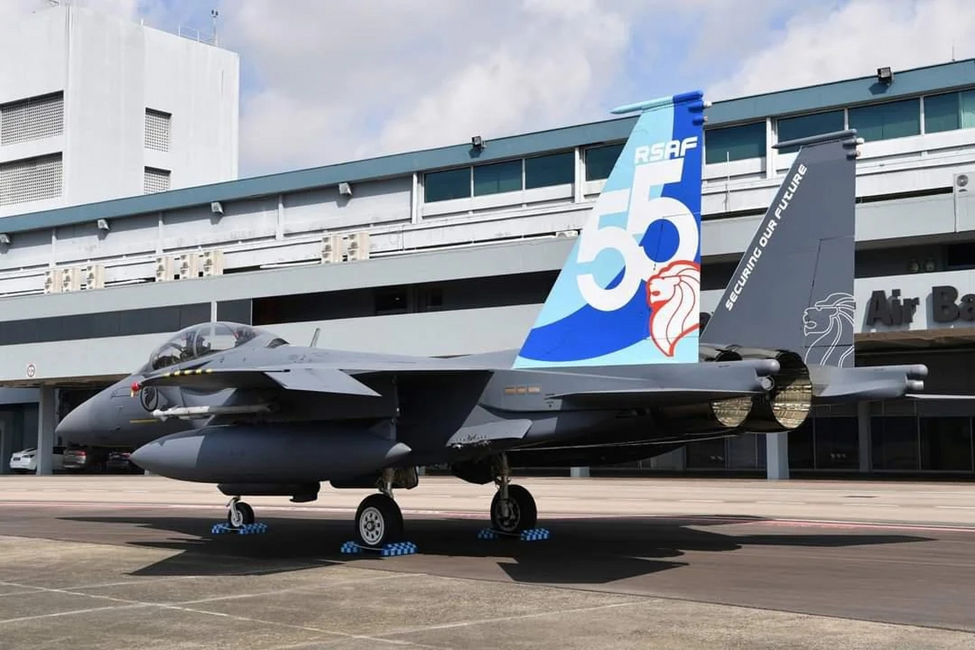 新加坡皇家空军f-15sg 纪念55周年尾翼新涂装.