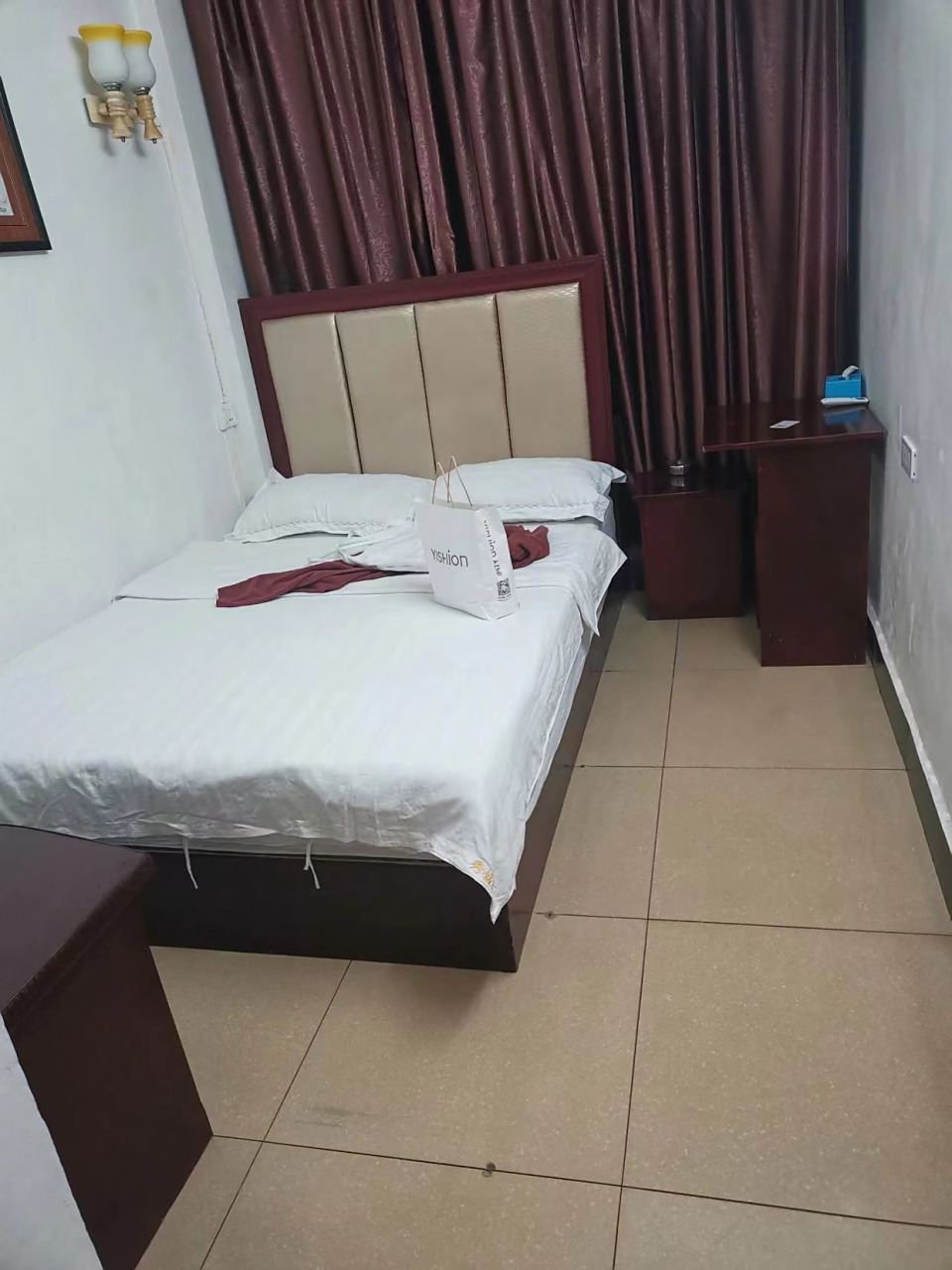 50块钱一晚的酒店有点吓人,你敢住吗?