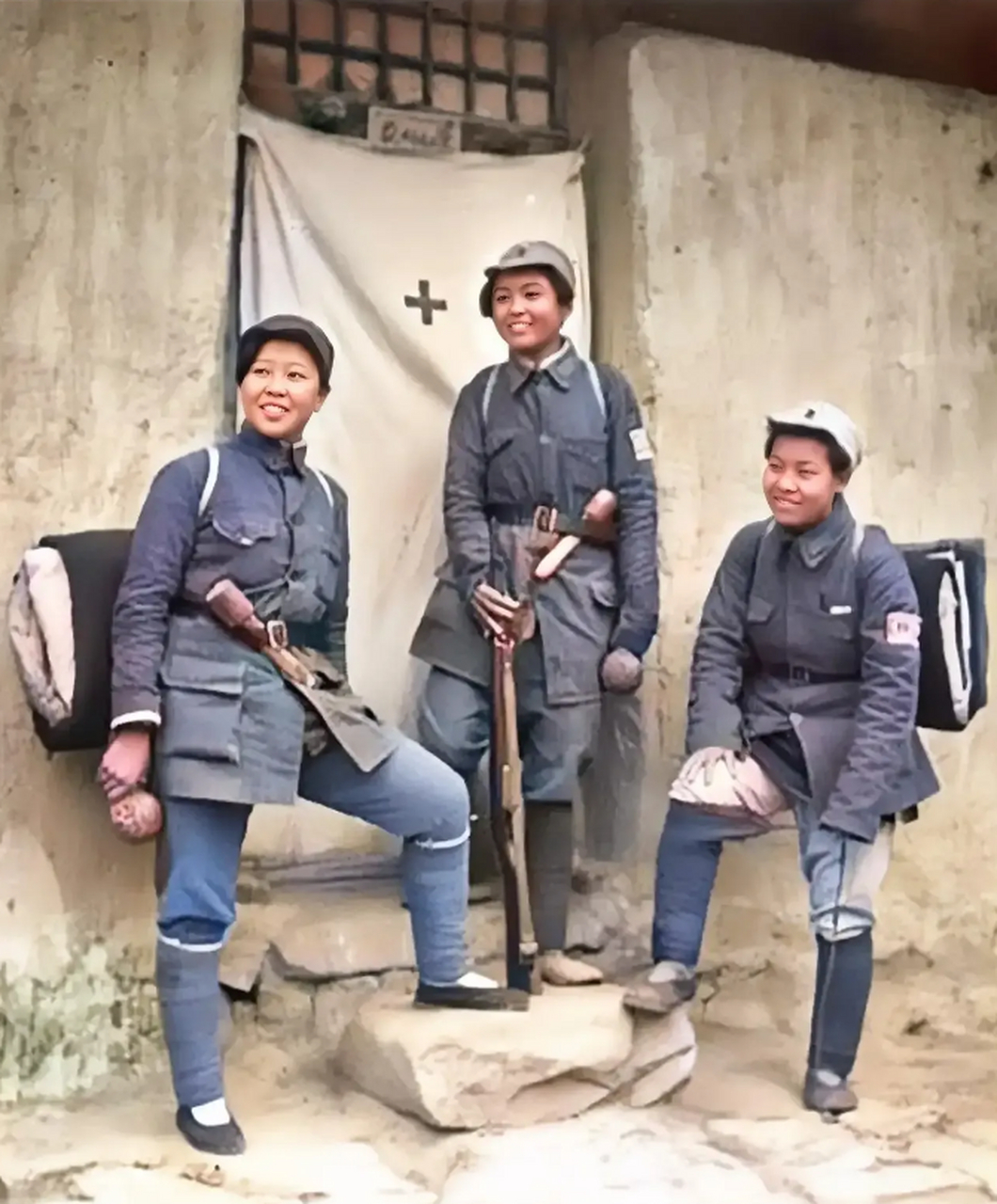 这是美国记者福尔曼镜头下真实的八路军女兵形象.