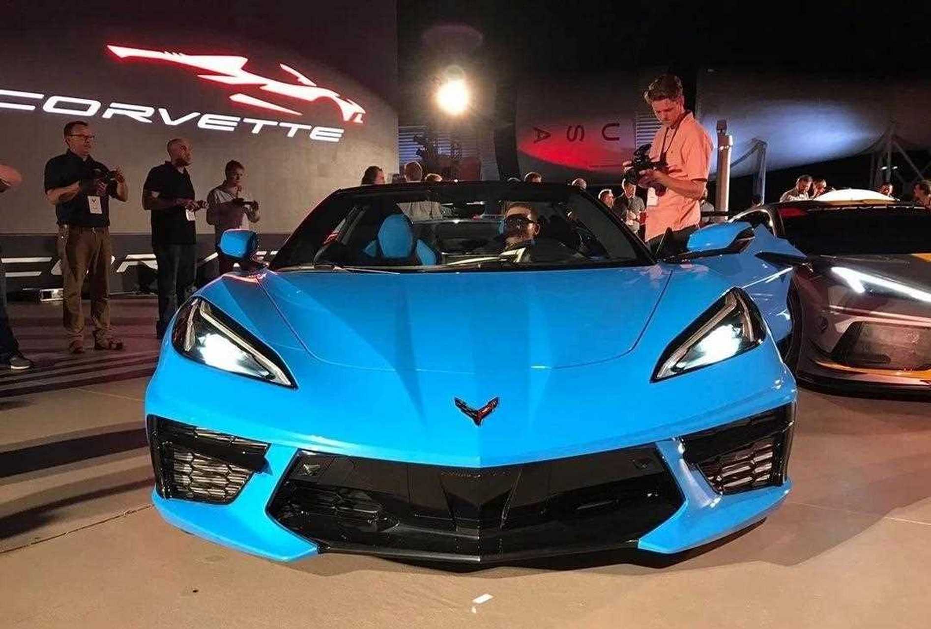 海外版五菱宏光/科尔维特c8亮相,蓝色车身真的很迷人 @钢弹说车